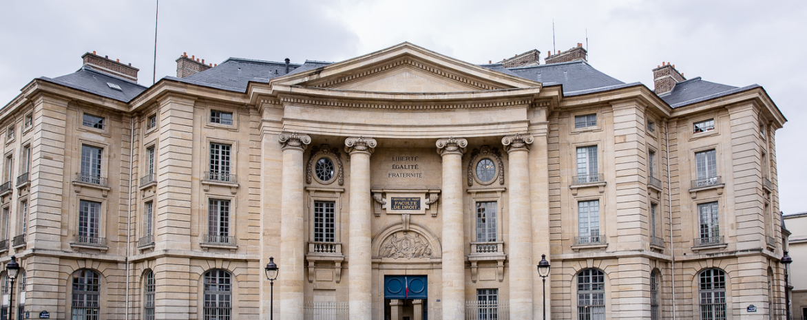photo de la facade du centre panthéon de l'université